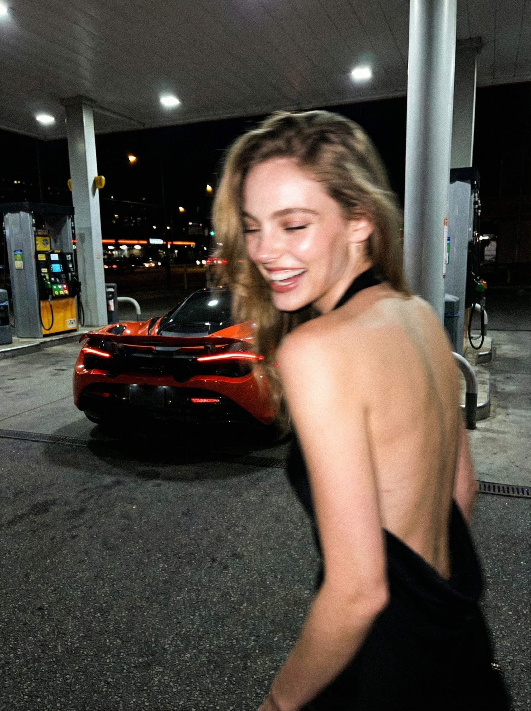 Roadside Gas Station — вариант 1