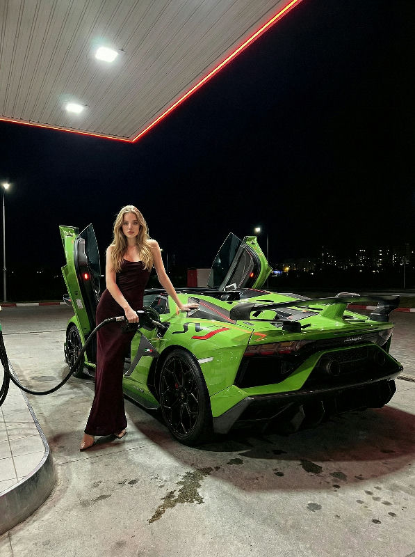 Green Lamborghini — вариант 1