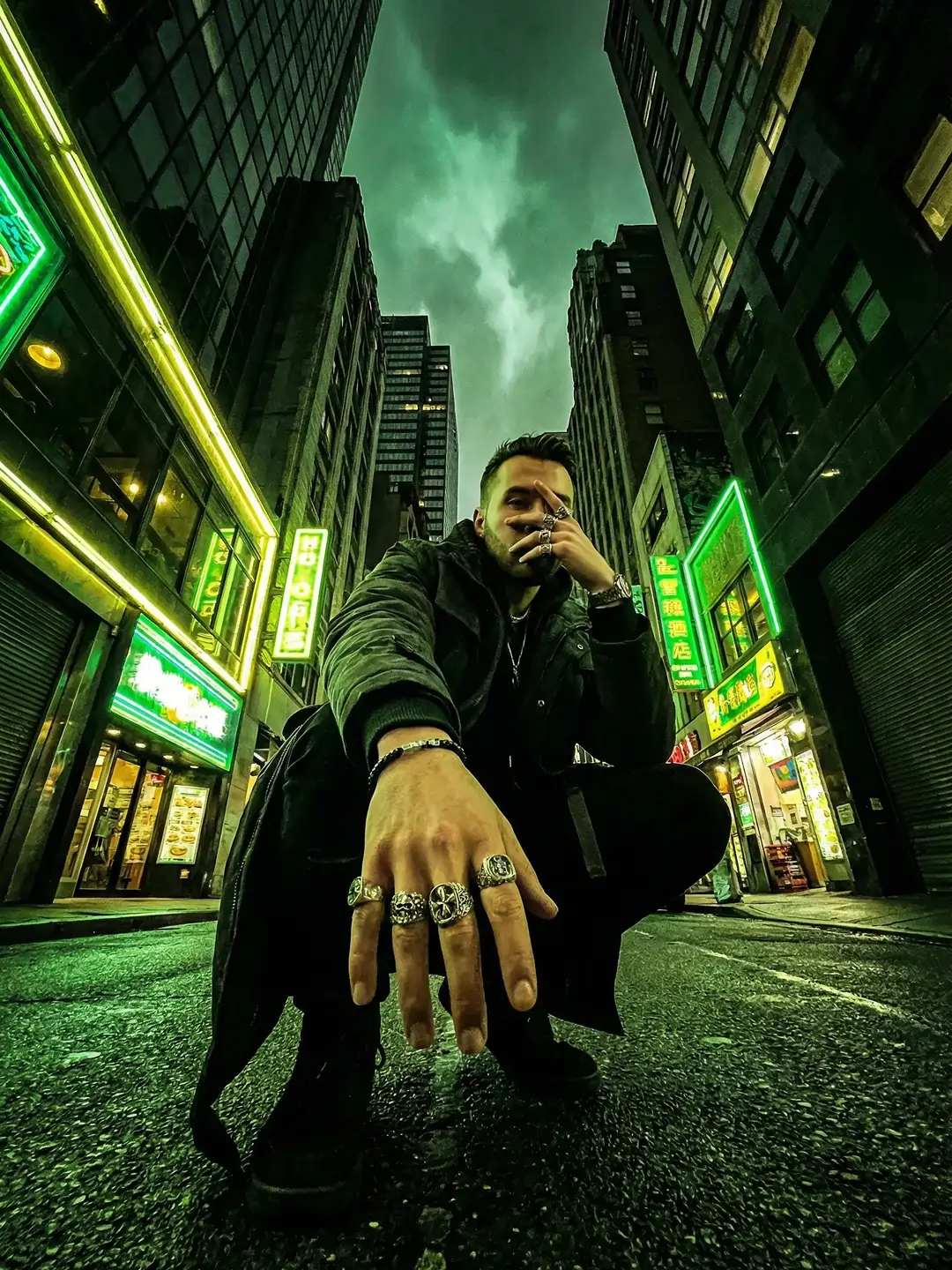 Low-angle portrait — вариант 1